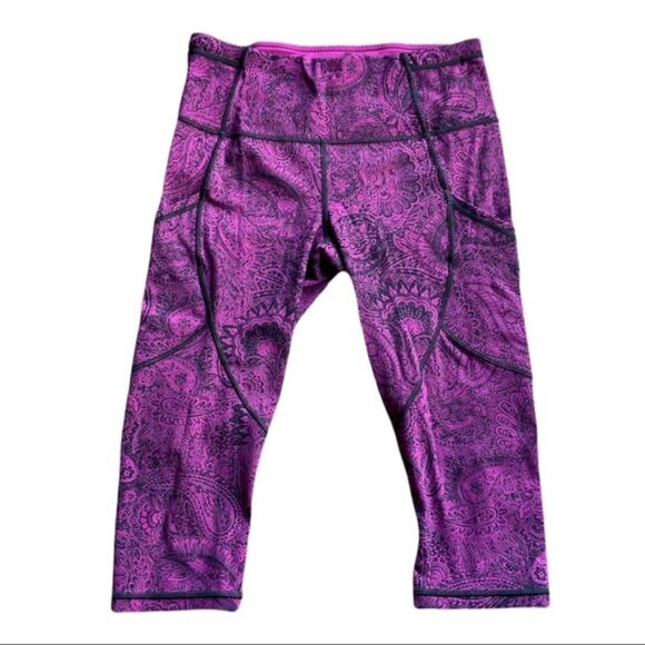 Lululemon Outrun 17" Crop Antique Paisley Deep Fuschia Black / Black size 8 - Picture 11 of 14
